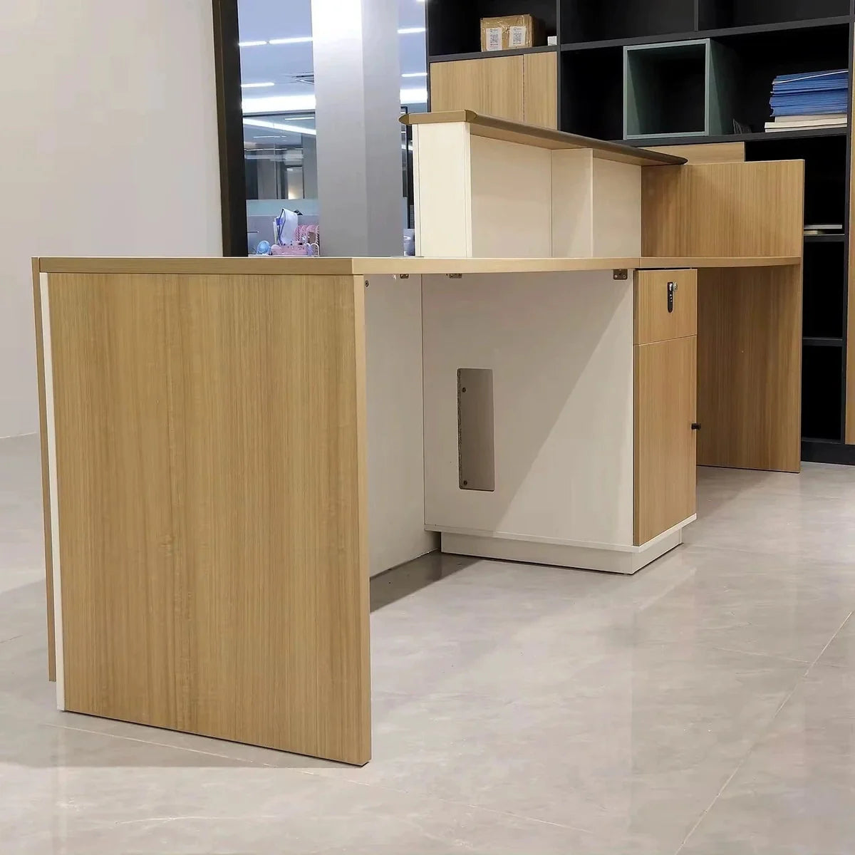 Maximilian · Front Lobby Desk