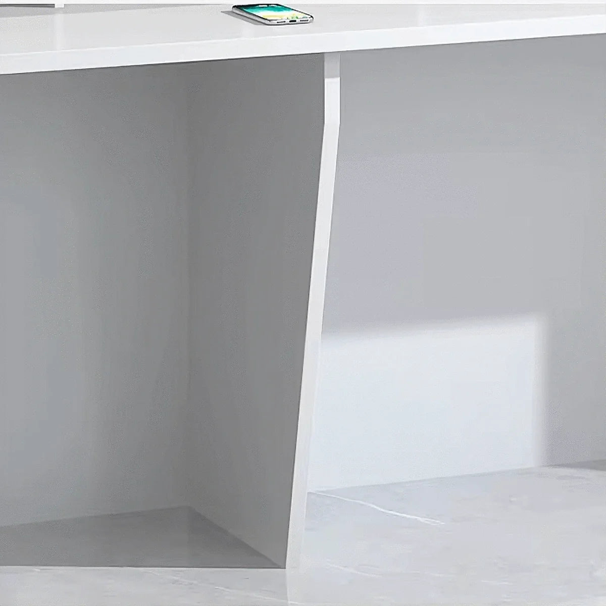 Seralyn · Front Reception Desk